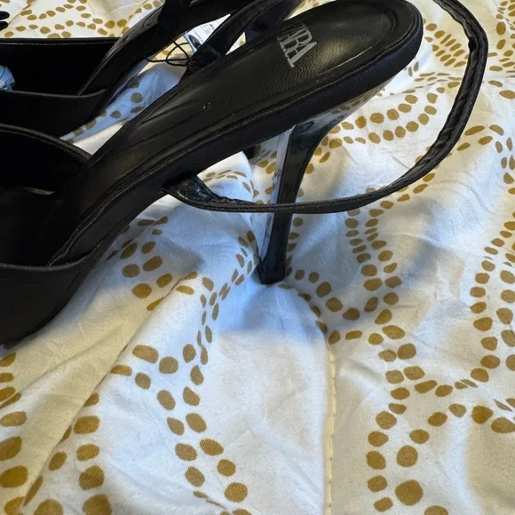 Zara Women's Black Bow Heels - Picture 5 of 5